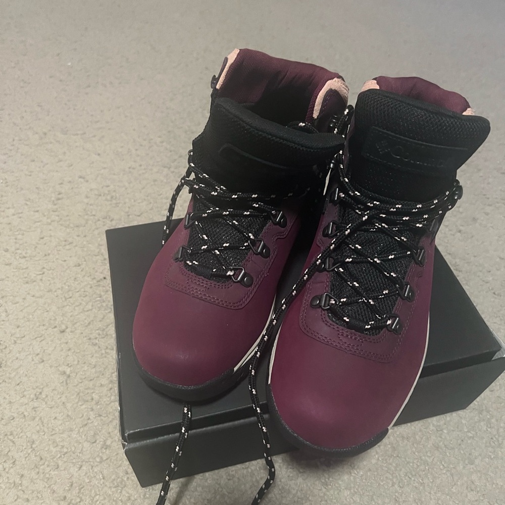 Columbia Women’s Newton Ridge Plus Hiking Boots